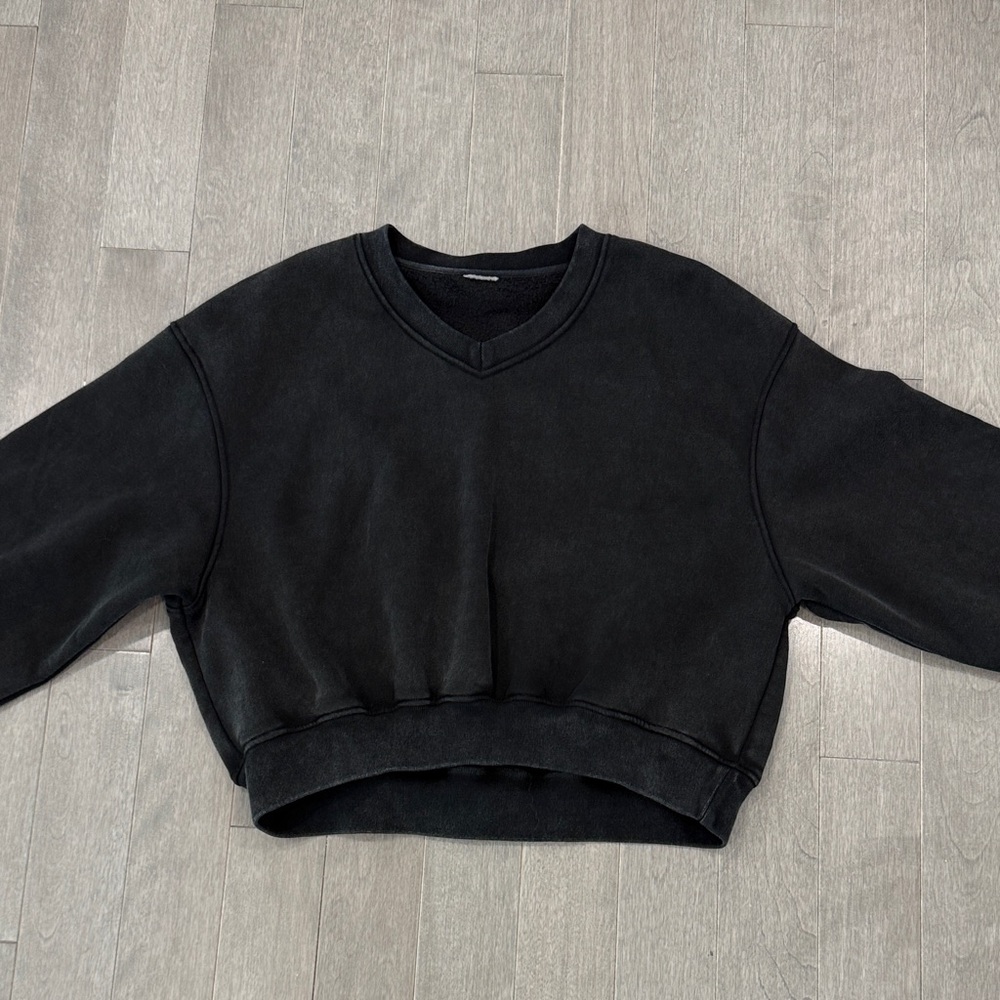 Black V-Neck Drop Shoulder Crop Women's Sweatshirt